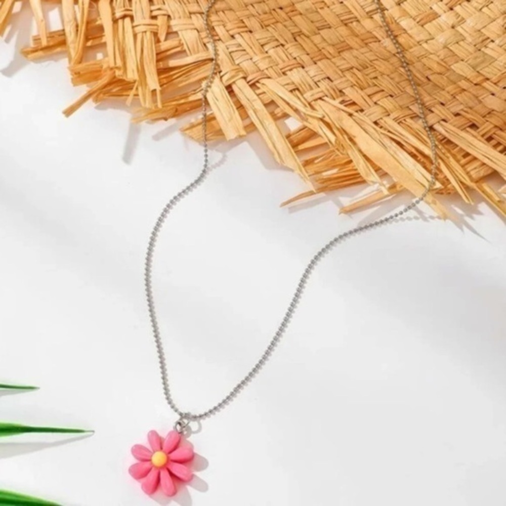 3/$30 ๐ค Sunflower Charm Necklace